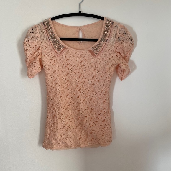 Cute pink lace top - Picture 1 of 3